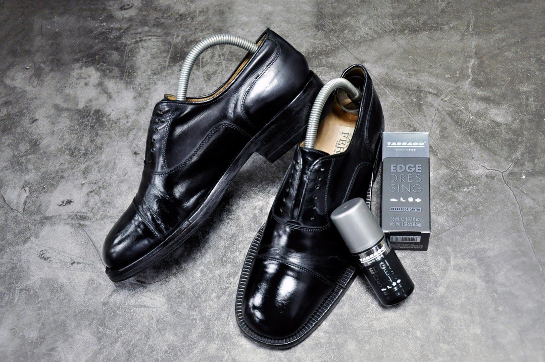 black shoe edge dressing